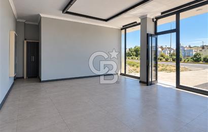 AKÇAYDA FIRSAT! ANA YOL ÜZERİNDE GENİŞ VİTRİNLİ KİRALIK İŞ YERİ