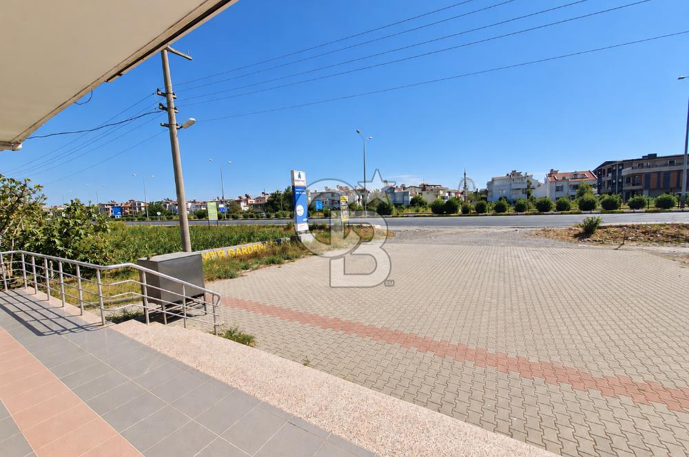 AKÇAYDA FIRSAT! ANA YOL ÜZERİNDE GENİŞ VİTRİNLİ KİRALIK İŞ YERİ