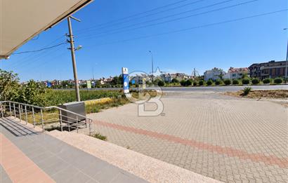 AKÇAYDA FIRSAT! ANA YOL ÜZERİNDE GENİŞ VİTRİNLİ KİRALIK İŞ YERİ