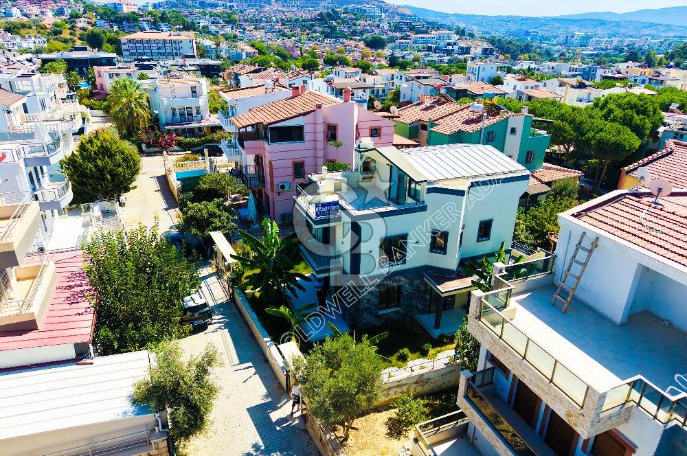 Kadınlar Denizi'nde Deniz Manzaralı, Havuzlu, 4+1 Müstakil Villa