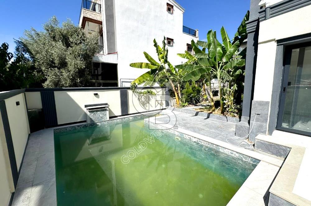 Kadınlar Denizi'nde Deniz Manzaralı, Havuzlu, 4+1 Müstakil Villa
