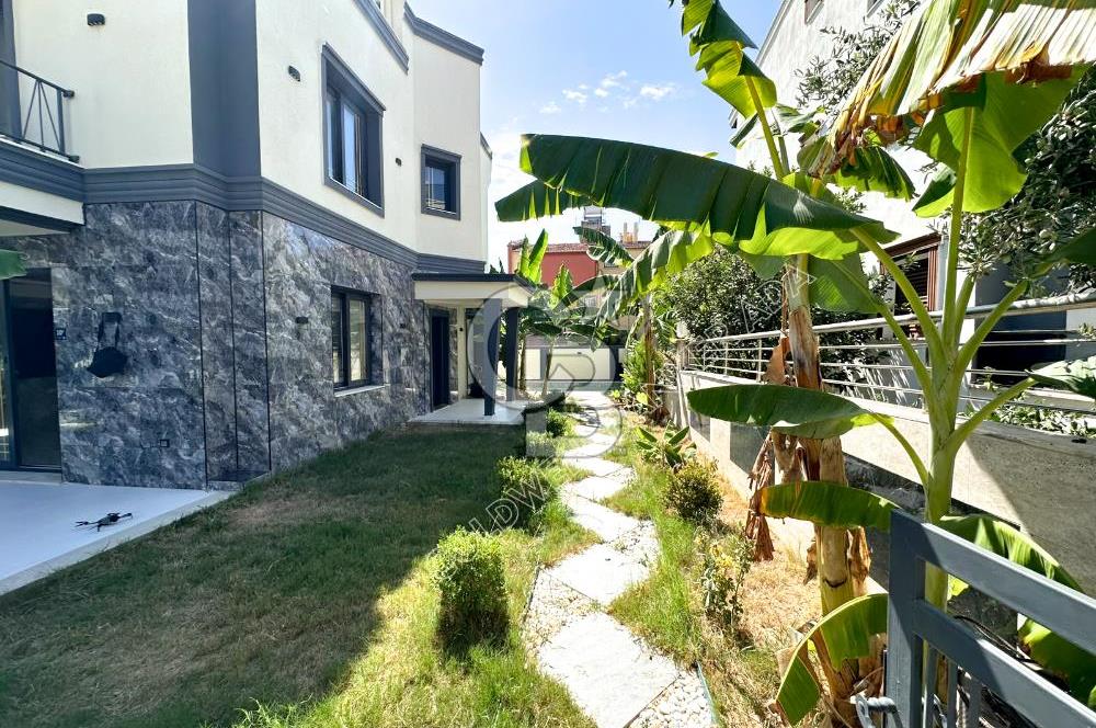Kadınlar Denizi'nde Deniz Manzaralı, Havuzlu, 4+1 Müstakil Villa