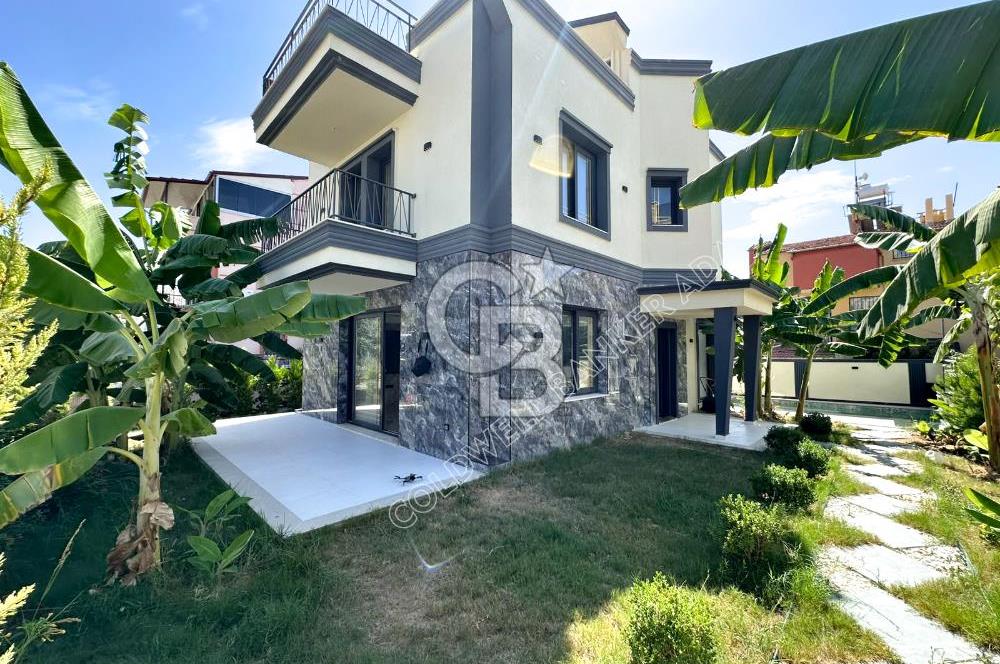 Kadınlar Denizi'nde Deniz Manzaralı, Havuzlu, 4+1 Müstakil Villa