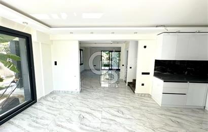 Kadınlar Denizi'nde Deniz Manzaralı, Havuzlu, 4+1 Müstakil Villa