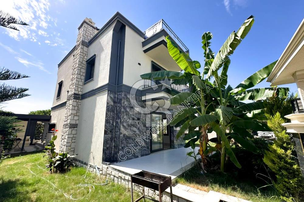 Kadınlar Denizi'nde Deniz Manzaralı, Havuzlu, 4+1 Müstakil Villa