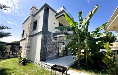 Kadınlar Denizi'nde Deniz Manzaralı, Havuzlu, 4+1 Müstakil Villa