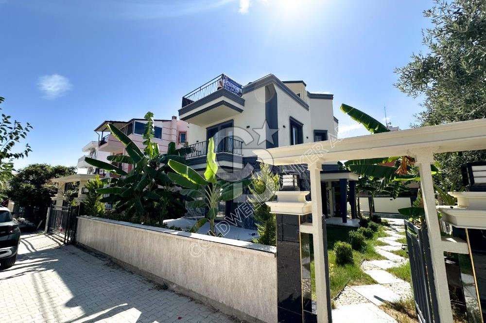 Kadınlar Denizi'nde Deniz Manzaralı, Havuzlu, 4+1 Müstakil Villa