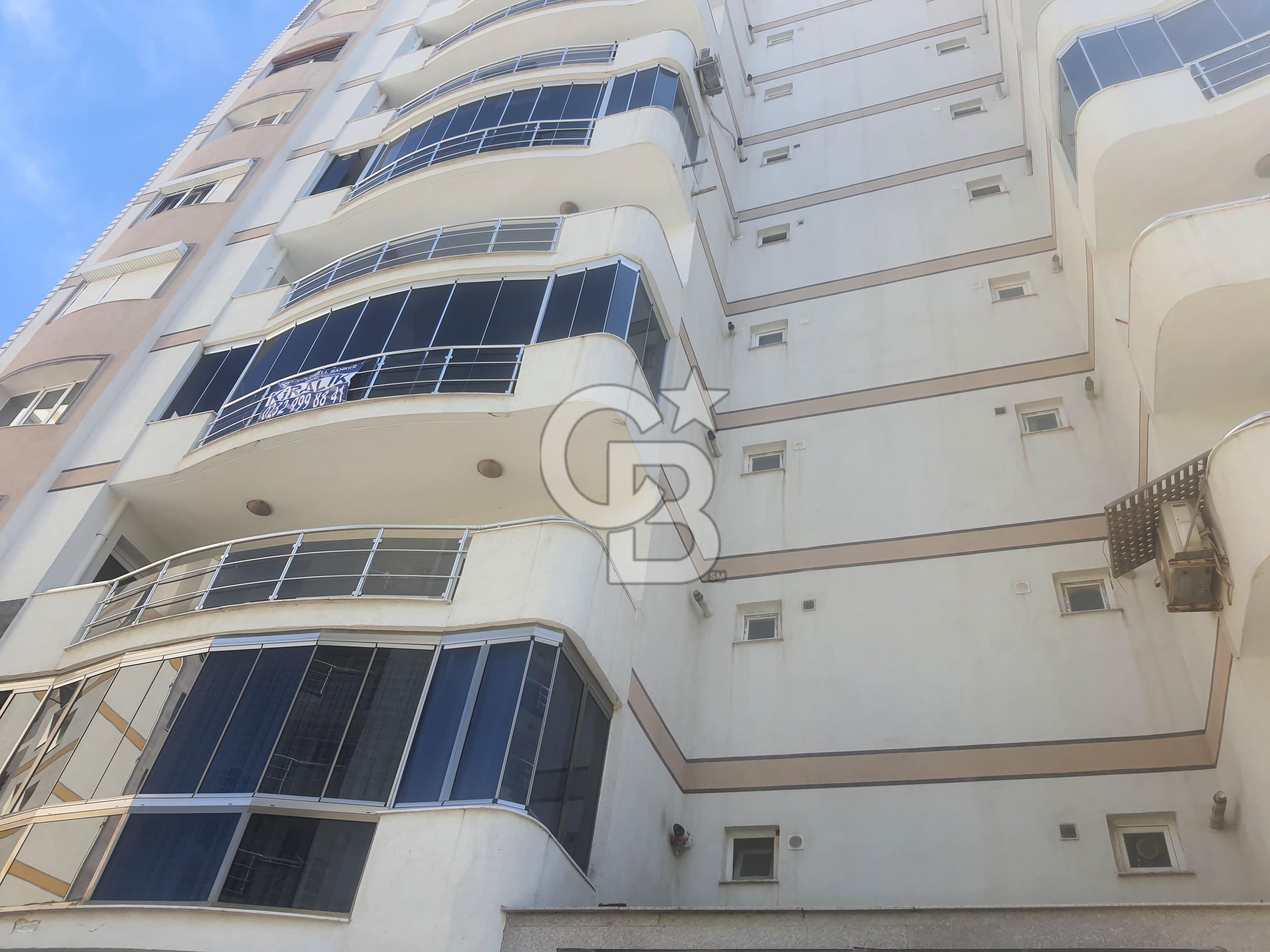 YAKAKENT'TE SATILIK 3+1 BOŞ LÜKS DAİRE