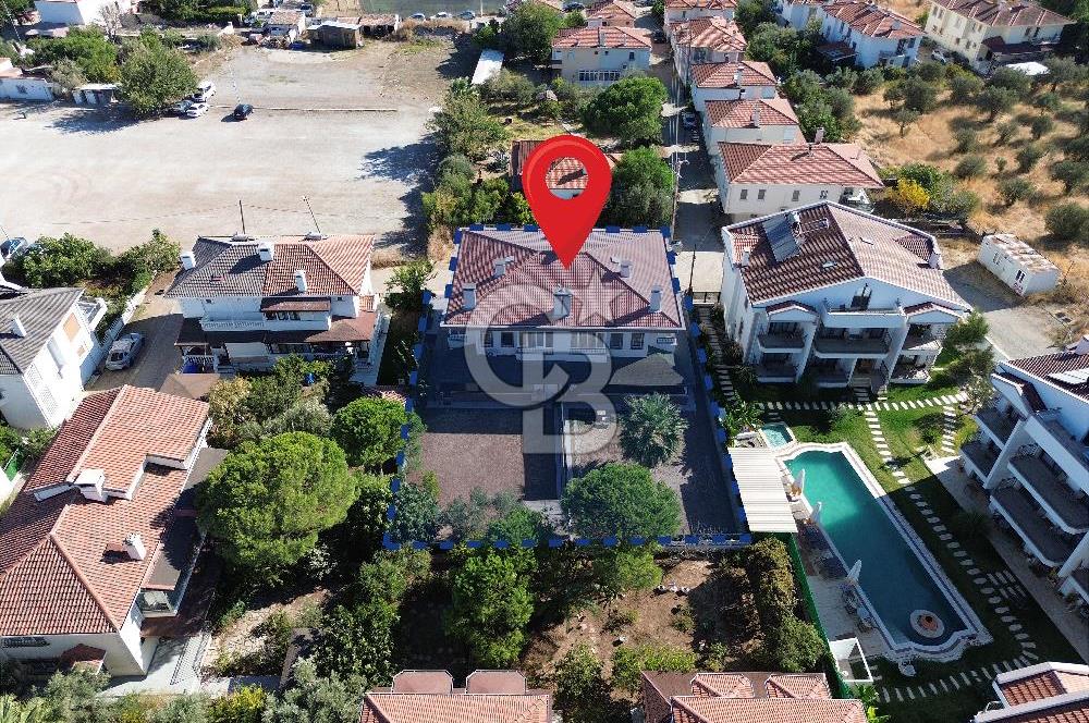Cunda'da 350m2 Arsa İçerisinde Deniz Manzaralı 4+1 Satılık Villa