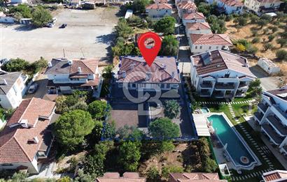 Cunda'da 350m2 Arsa İçerisinde Deniz Manzaralı 4+1 Satılık Villa