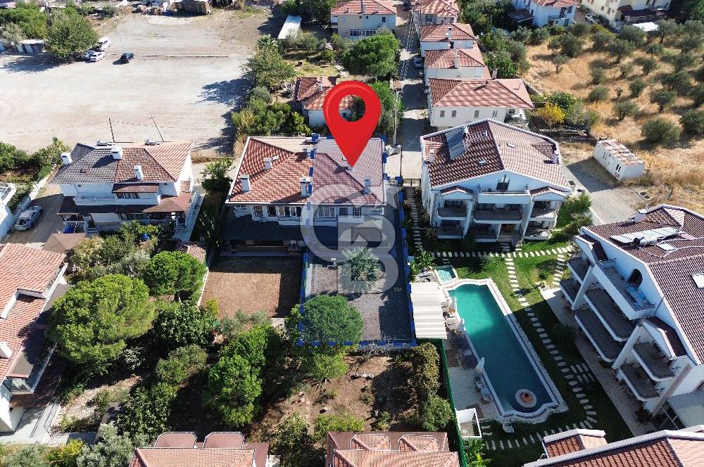 Cunda'da 350m2 Arsa İçerisinde Deniz Manzaralı 4+1 Satılık Villa