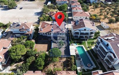Cunda'da 350m2 Arsa İçerisinde Deniz Manzaralı 4+1 Satılık Villa