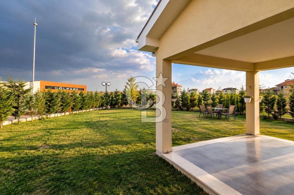 NESİBE AYDIN YANI GÖLPARK VİLLALARINDA BÜYÜK BAHÇELİ VİLLA
