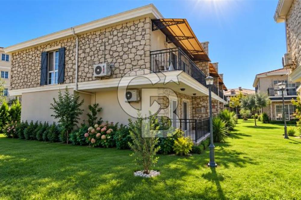 Ayvalık Altınova da Havuzlu Sitede  2+1 Satılık  Daire 