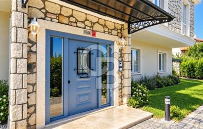 Ayvalık Altınova da Havuzlu Sitede  2+1 Satılık  Daire 