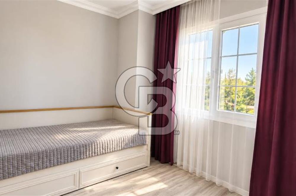 Ayvalık Altınova da Havuzlu Sitede  2+1 Satılık  Daire 