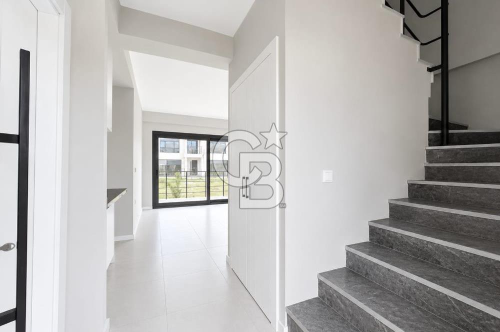 Ayvalık Altınova 2+1 Havuzlu Satılık Villa 