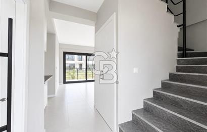 Ayvalık Altınova 2+1 Havuzlu Satılık Villa 