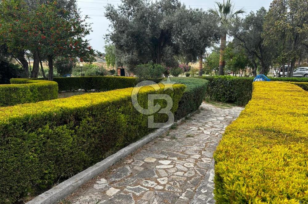 FOÇA FOTAŞ TATİL KÖYÜNDE KİRALIK 2+1 MÜSTAKİL BAHÇELİ DAİRE