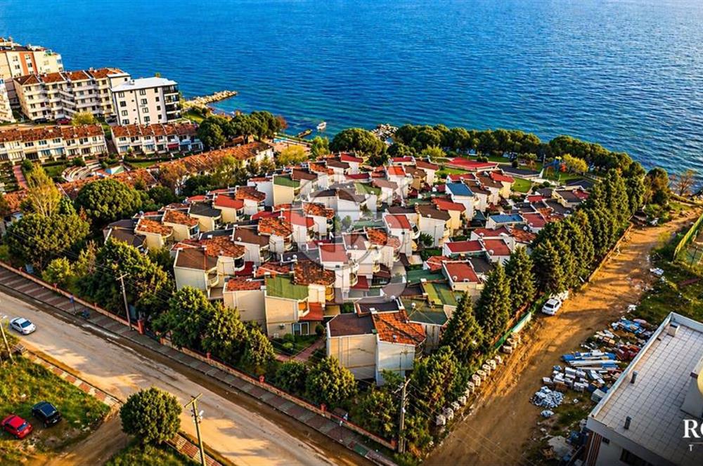 ARMUTLU KARDELEN SİTESİ'NDE KÖŞE VİLLA
