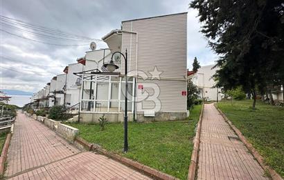 ARMUTLU KARDELEN SİTESİ'NDE KÖŞE VİLLA
