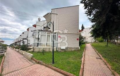 ARMUTLU KARDELEN SİTESİ'NDE KÖŞE VİLLA