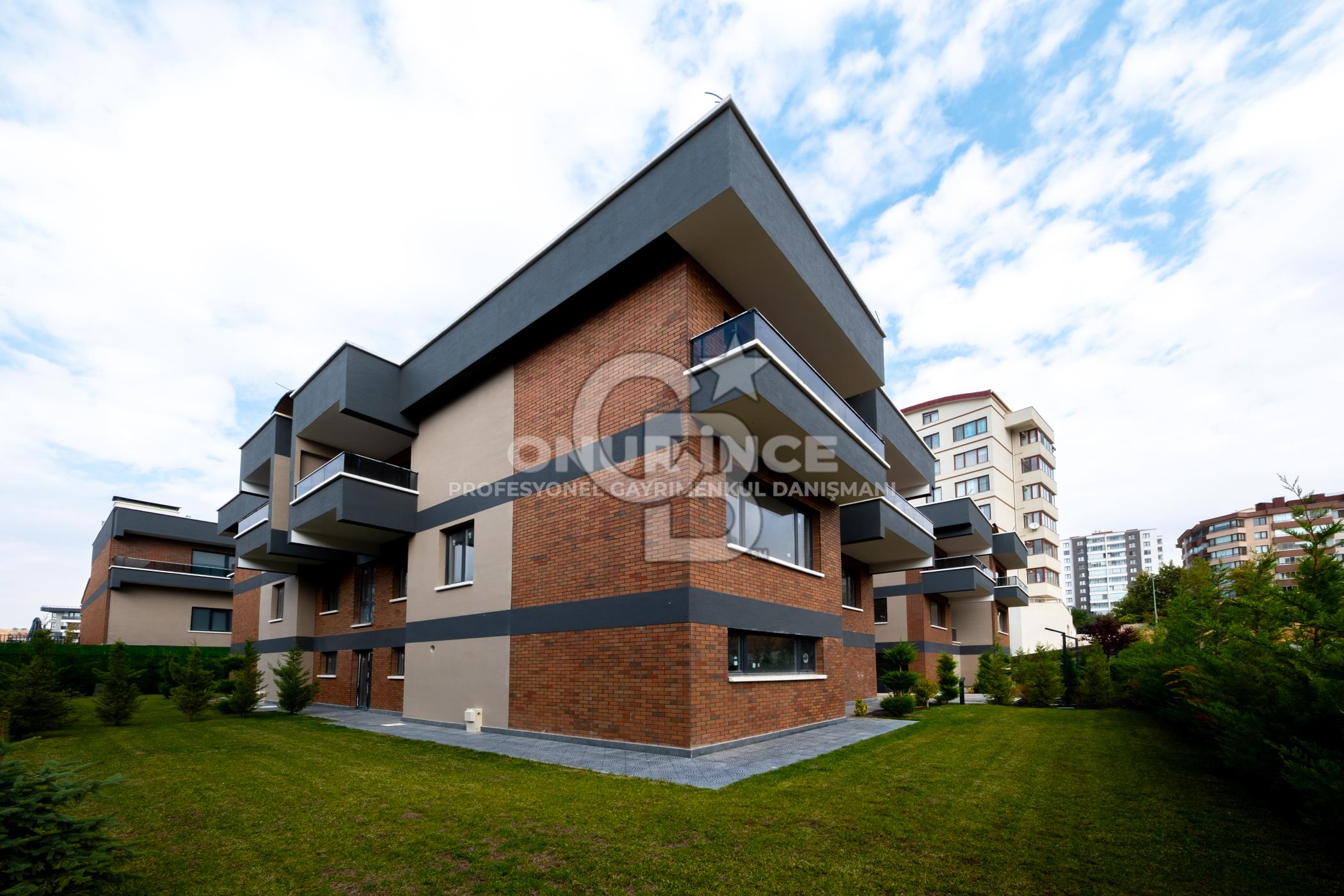ALACAATLI BERCESTE VİLLALARINDA 5+1 SATILIK VİLLA