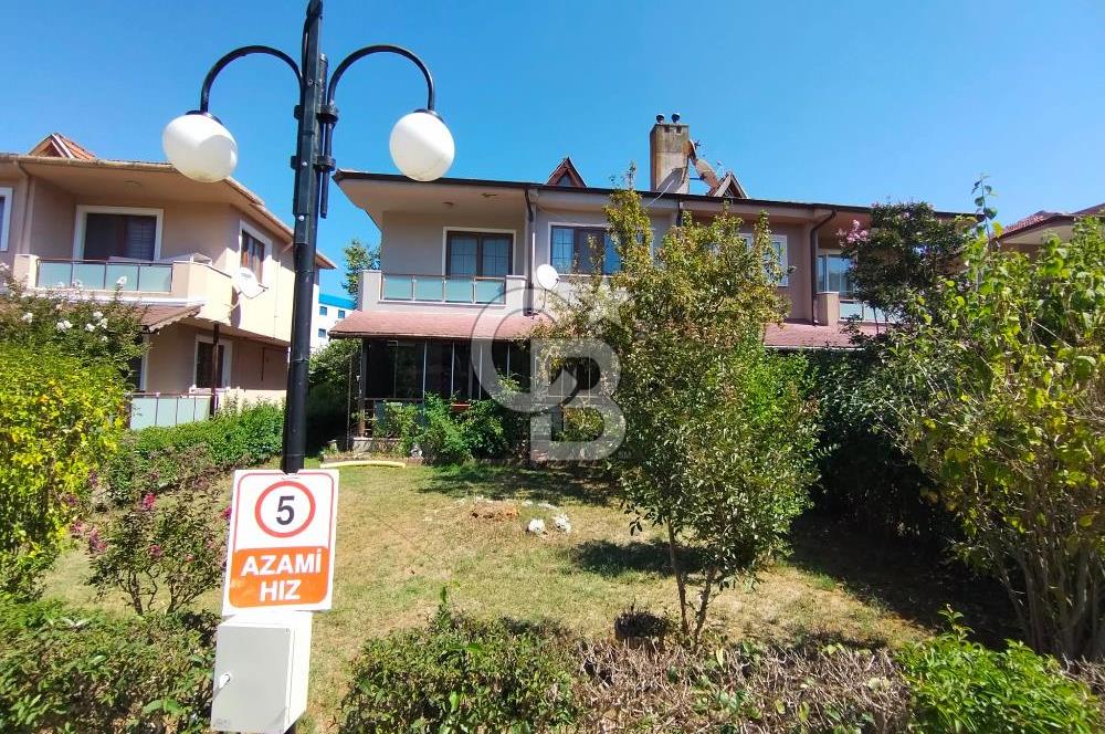 şile çayırbaşında site içerisinde havuzlu villa