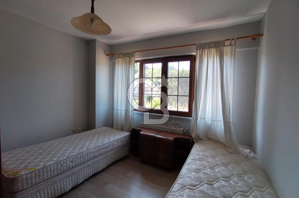 şile çayırbaşında site içerisinde havuzlu villa