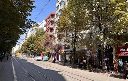 CB CITY'DEN DOKTORLAR CAD BAŞKURT İŞ MERKEZİNDE SATILIK OFİS