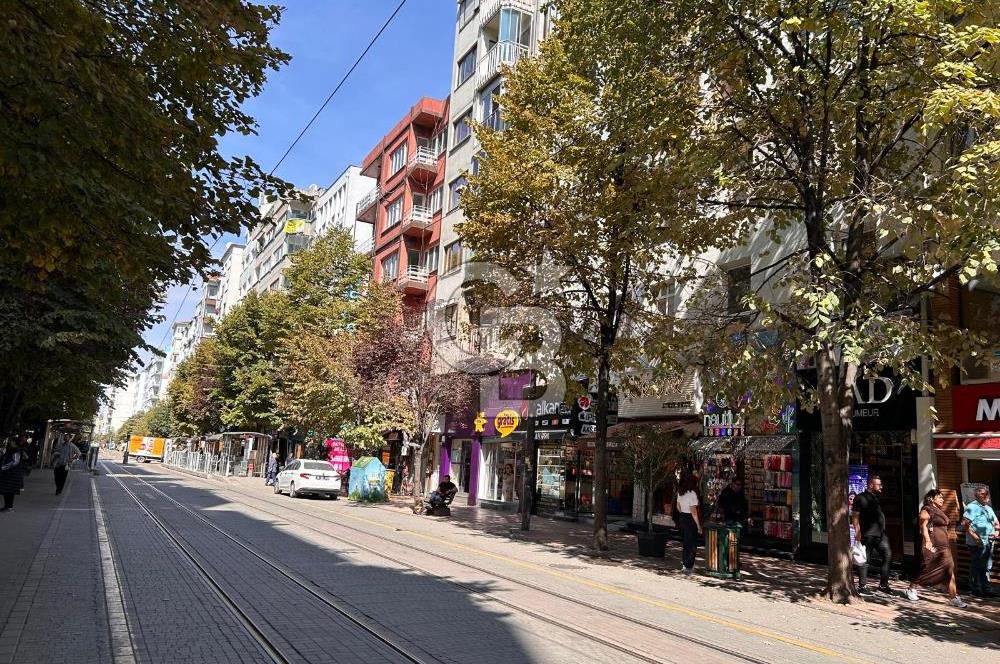 CB CITY'DEN DOKTORLAR CAD BAŞKURT İŞ MERKEZİNDE SATILIK OFİS