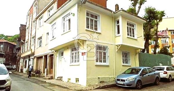 Cibali de yazar Orhan kemal sokakta içerisinden tarih geçen ev - 374728