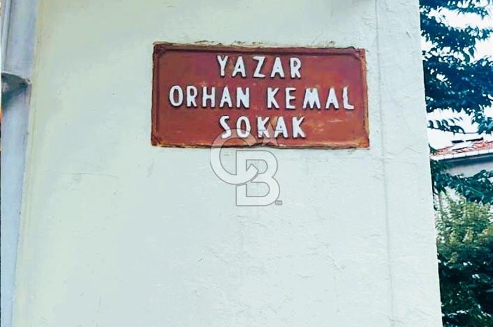 Cibali de yazar Orhan kemal sokakta içerisinden tarih geçen ev