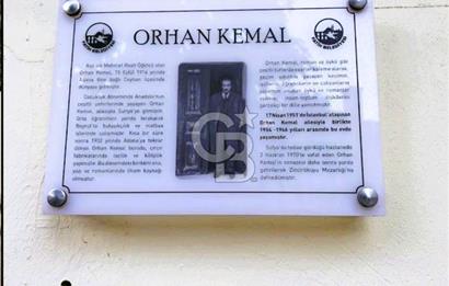 Cibali de yazar Orhan kemal sokakta içerisinden tarih geçen ev