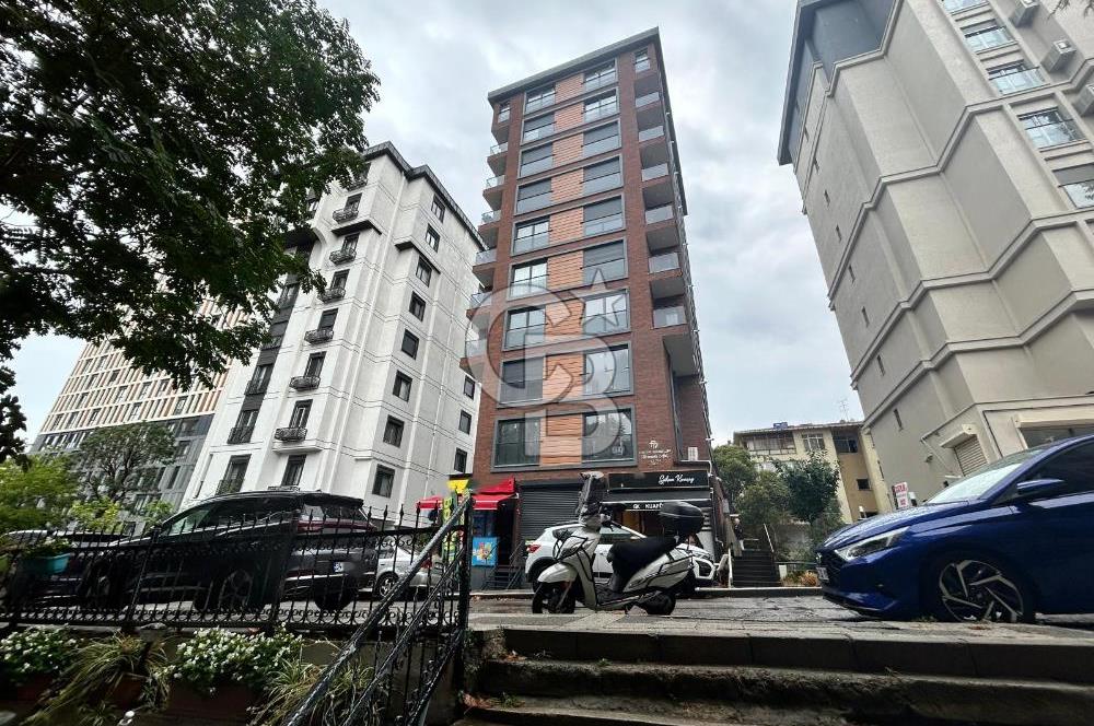 Suadiye'de sıfır caddeye yakın merkezi konum 2+1 daire