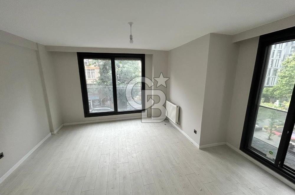 Suadiye'de sıfır caddeye yakın merkezi konum 2+1 daire