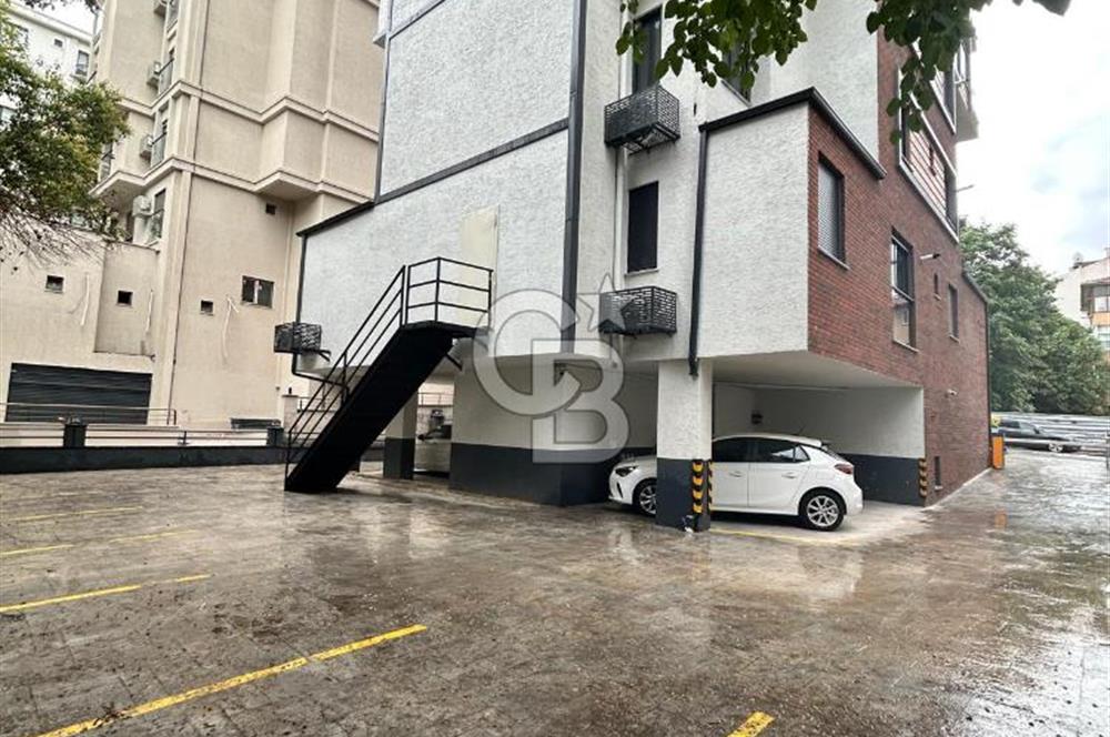 Suadiye'de sıfır caddeye yakın merkezi konum 2+1 daire