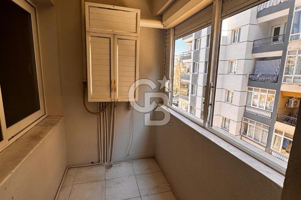 BUCA YILDIZ MAH SİTE İÇERİSİNDE 3.KAT 3+1 115m2 D.GAZLI OTOPARKL