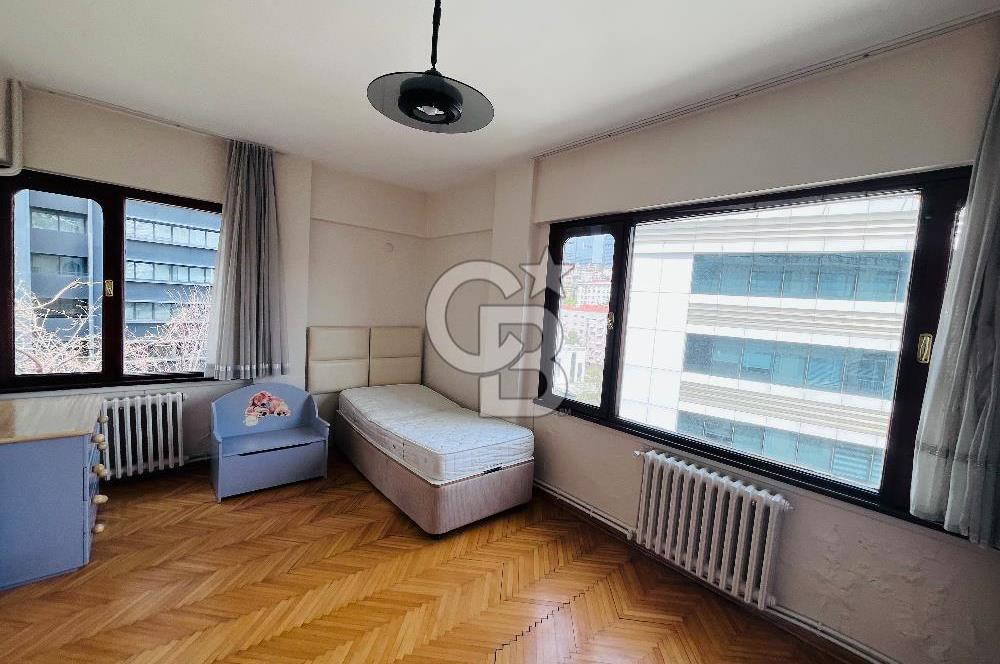 NİŞANTAŞI TEŞVİKİYEDE VALİKONAĞINA 50 MT.200 M² NET GENİŞ 3+1