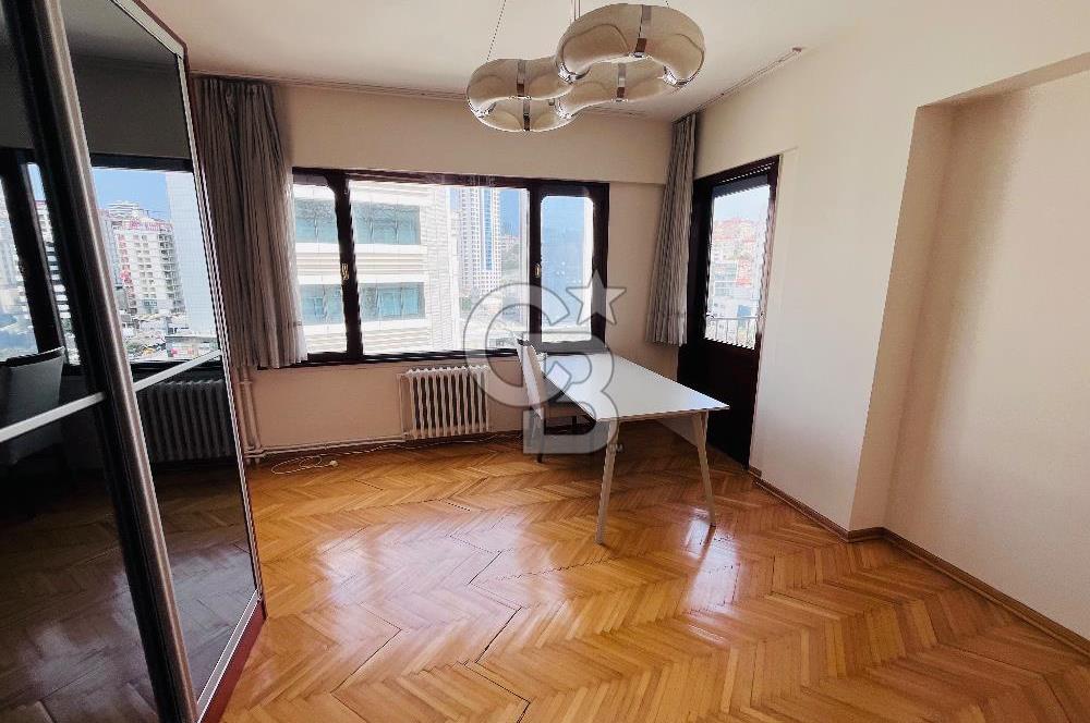 NİŞANTAŞI TEŞVİKİYEDE VALİKONAĞINA 50 MT.200 M² NET GENİŞ 3+1