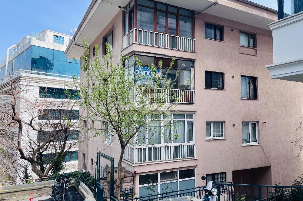 NİŞANTAŞI TEŞVİKİYEDE VALİKONAĞINA 50 MT.200 M² NET GENİŞ 3+1
