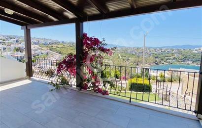 Denize sıfır sitede köşe başı 4+1 villa