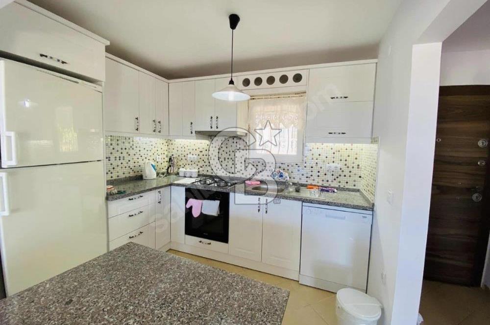 Denize sıfır sitede köşe başı 4+1 villa