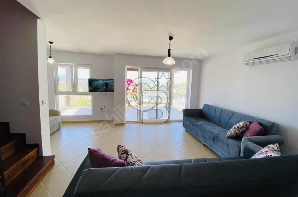 Denize sıfır sitede köşe başı 4+1 villa