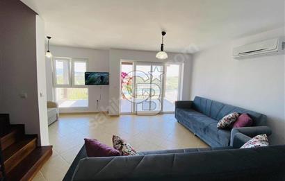 Denize sıfır sitede köşe başı 4+1 villa