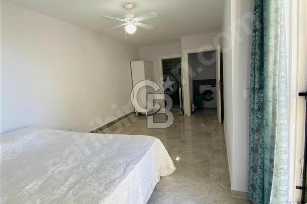 Denize sıfır sitede köşe başı 4+1 villa