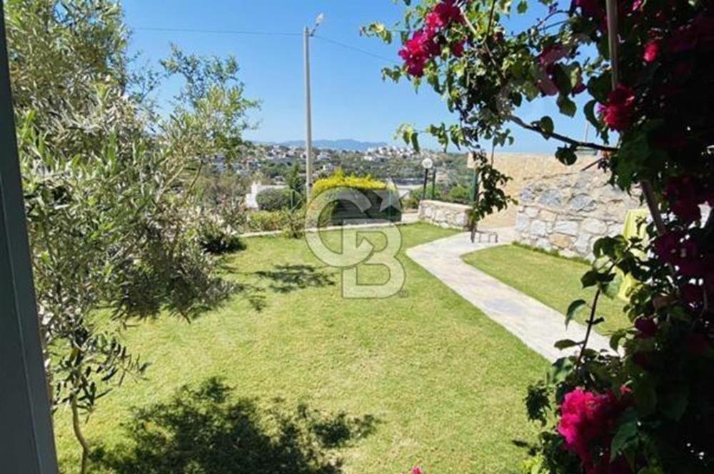 Denize sıfır sitede köşe başı 4+1 villa