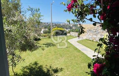 Denize sıfır sitede köşe başı 4+1 villa