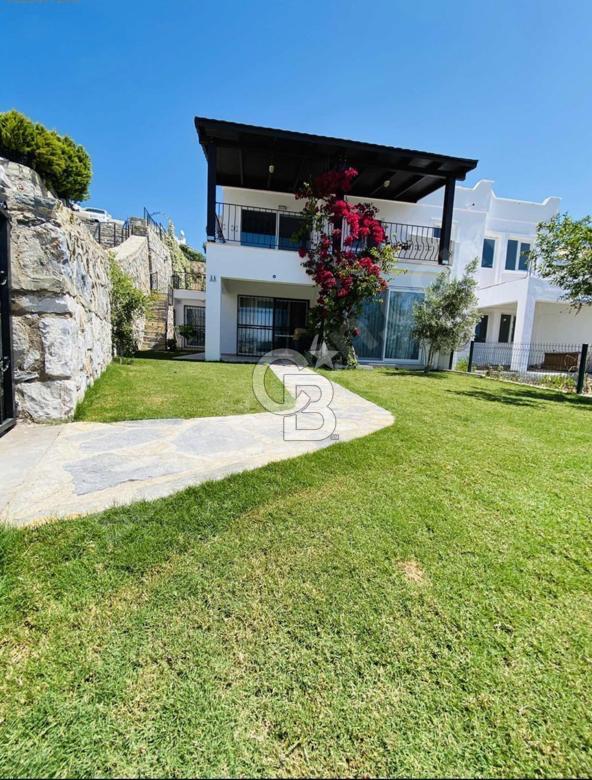Denize sıfır sitede köşe başı 4+1 villa
