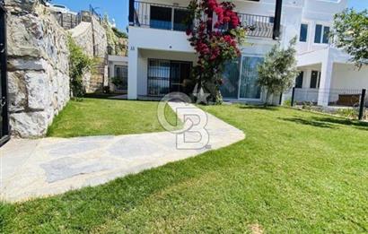 Denize sıfır sitede köşe başı 4+1 villa